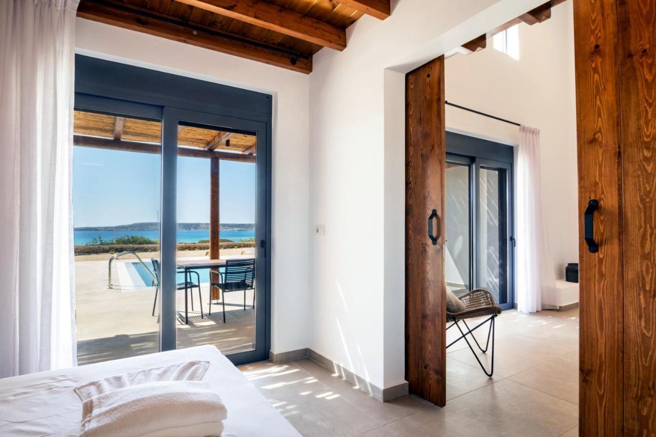 אפיארטיס Cato Agro 4, Seafront Villa With Private Pool מראה חיצוני תמונה