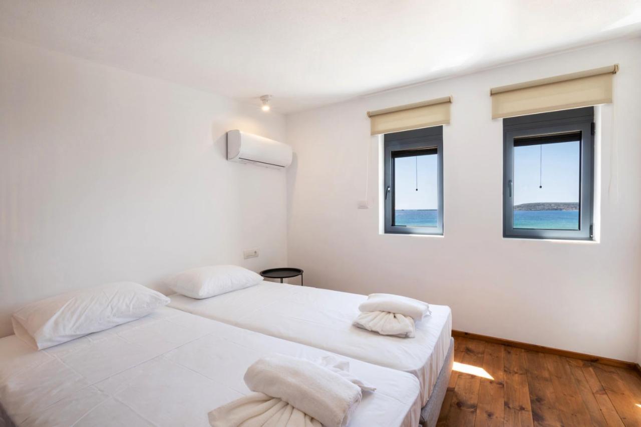 אפיארטיס Cato Agro 4, Seafront Villa With Private Pool מראה חיצוני תמונה
