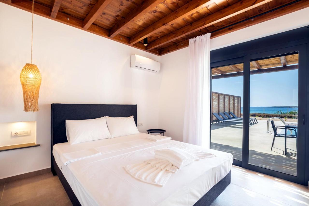 אפיארטיס Cato Agro 4, Seafront Villa With Private Pool מראה חיצוני תמונה